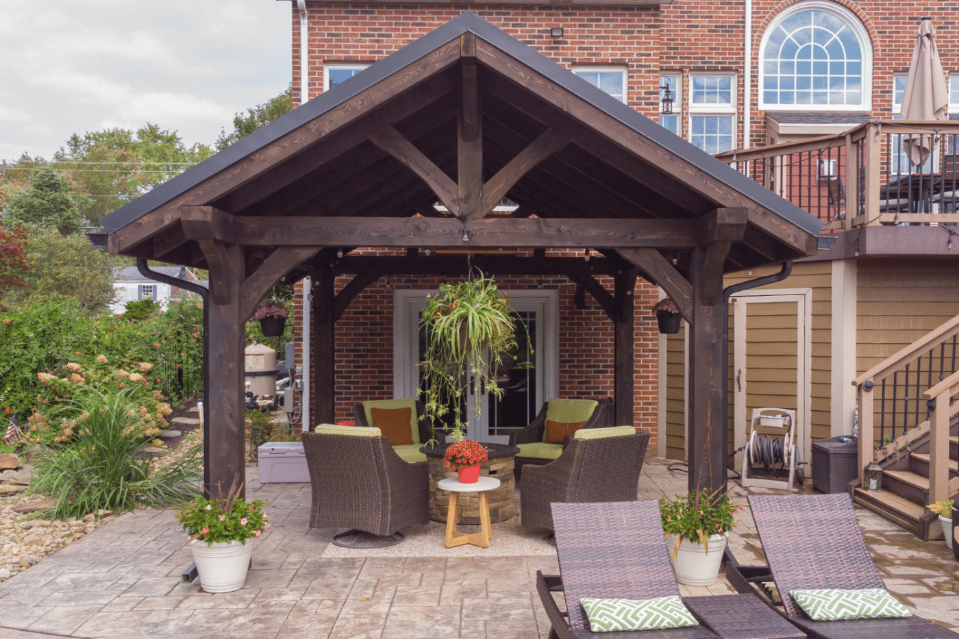 Garden pavilion with hanging plant